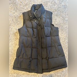 Maternity puffer vest
